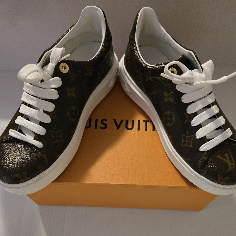 Louis Vuitton Monogram Time Out  Leather Sneakers Size 40